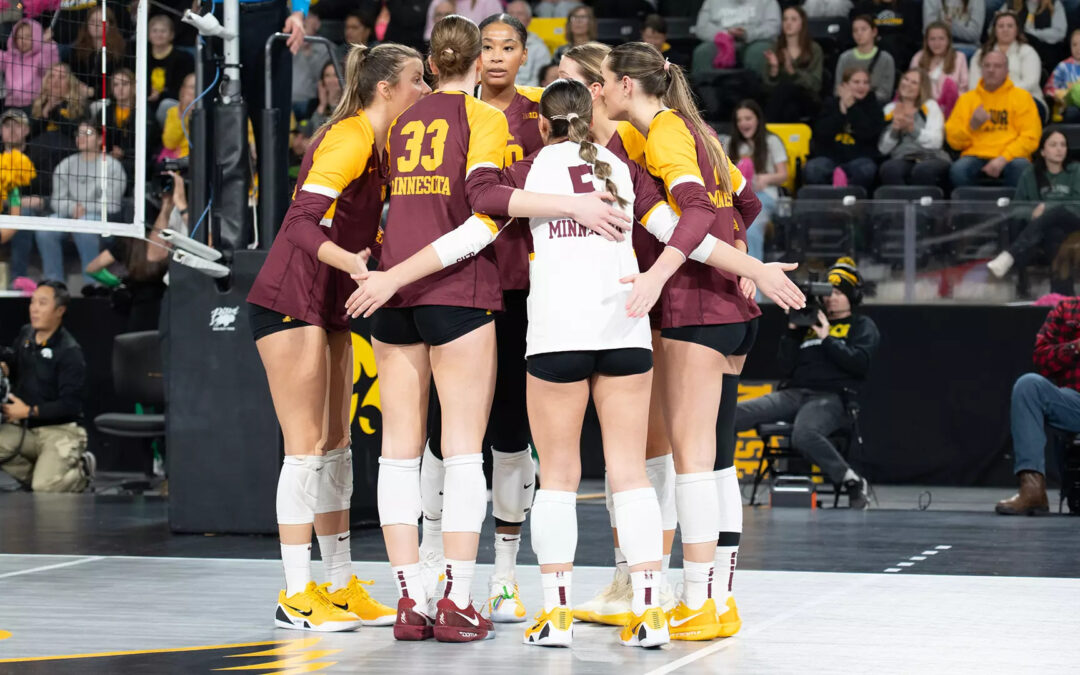#20 Gopher volleyball outlasts Hawkeyes on Sunday
