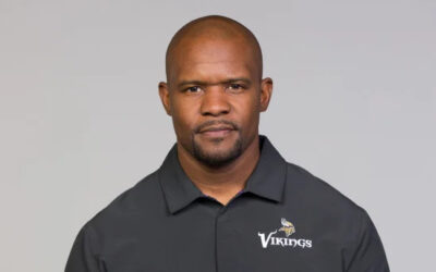 Flores signs contract extension with Minnesota Vikings