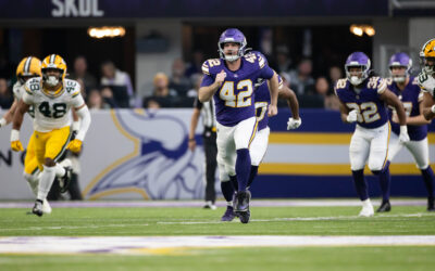 Vikings re-sign long snapper DePaola