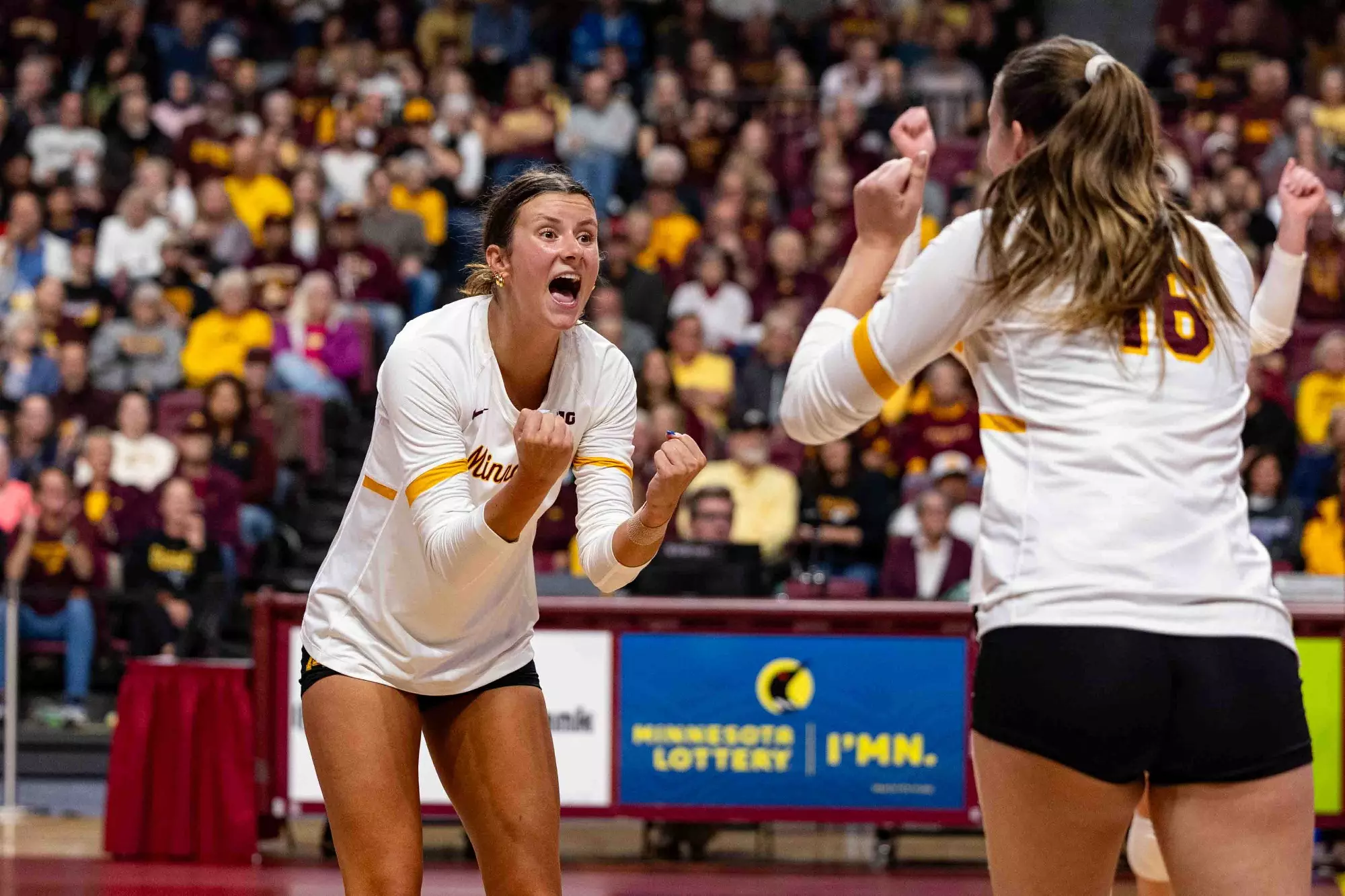 #20 Gopher volleyball rolls past Northwestern on Thursday #20 Gopher volleyball rolls past Northwestern on Thursday